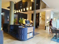 Lobby_01.jpg