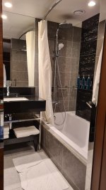 Hilton Yokohama Bad.jpg