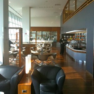SEN Bereich mit Restaurant auf der Empore (First Class)