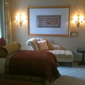 Twin bed room