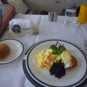 99  SQ 346  Frühstück