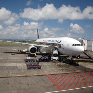 68  SQ Boeing 772
