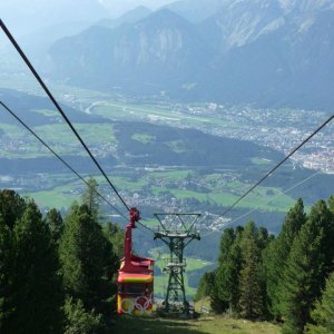 Kurz vor Beginn des Descent to INN/Igls, Patscherkofelbahn ist bunt aber alt ... eine fast historische Liftrundfahrt und schöne Wanderung gehen zu End