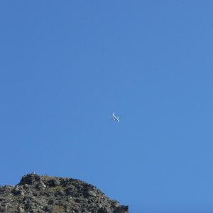 Eine VO Q400 gibt uns die Ehre - wir sind ja nicht zum Spass hier, ein bisschen Spotten muss schon sein.
