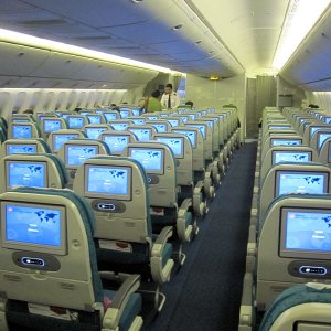 1. Leere Economy Class - nur ca. 20 Passagiere auf der Strecke Frankfurt - Rom