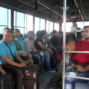 13. Der Bus, der uns zur Außenposition brachte - Ca. 1.5 - 2 Busladungen waren letztendlich von Dhaka nach Rom im Flieger