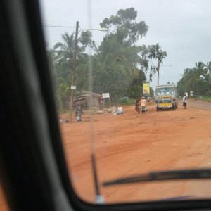 Fahrt durchs rote Nix in Mosambik