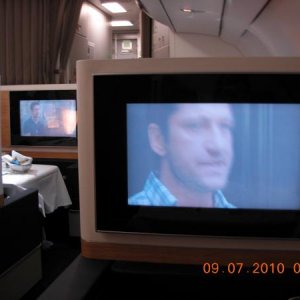 Der Bildschirm ist sehr angenehm. Allerdings gibt es einen Nachteil, wenn der Gast auf 1D/G den gleichen Film schaut und diesen wenige Sekunden frÃ¼he