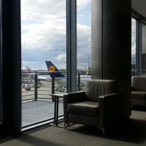 Maple Leaf Lounge FRA