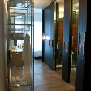 Das Zimmer (Corner Room)