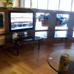 Einer der 2 Fernseher.
