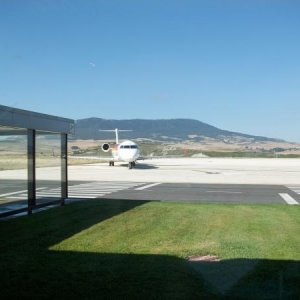 Auf dem Rollfeld, Blick aus dem Flughafen, Abflugzone