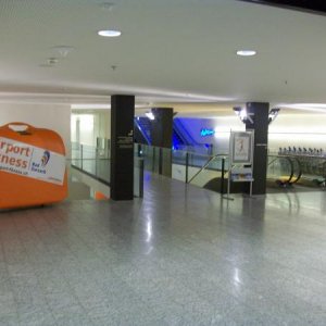 In Richtung Rolltreppe