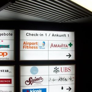 Stellenweise gut ausgeschilder, ansonsten der Beschilderung zum Radisson Blu Hotel folgen.