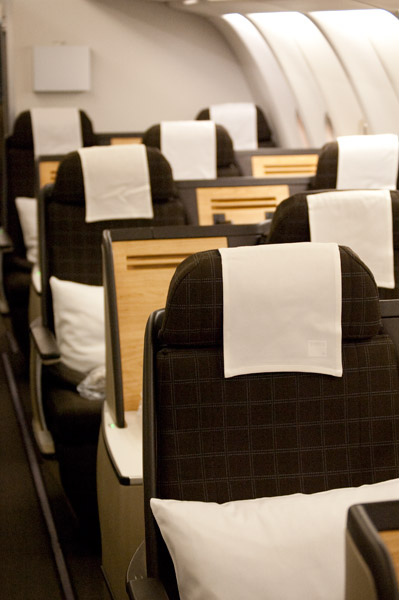 Business Class - Sitzreihen auf der rechten Seite (abwechselnd 2 / 1)