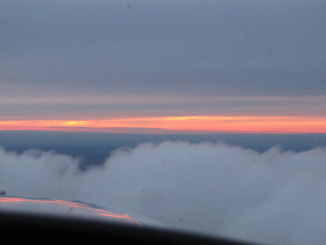Flug in den Sonnenuntergang