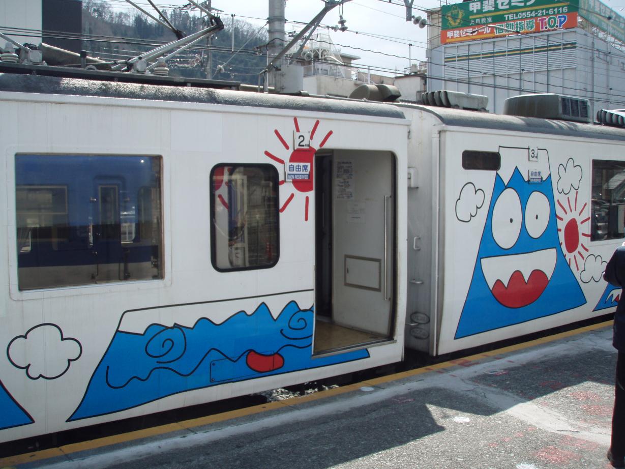 Passender Zug zur Bummelbahnstrecke zum Mt. Fuji