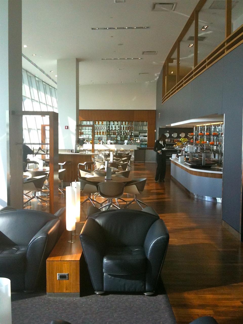 SEN Bereich mit Restaurant auf der Empore (First Class)