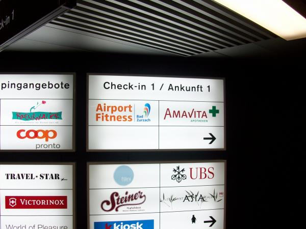Stellenweise gut ausgeschilder, ansonsten der Beschilderung zum Radisson Blu Hotel folgen.