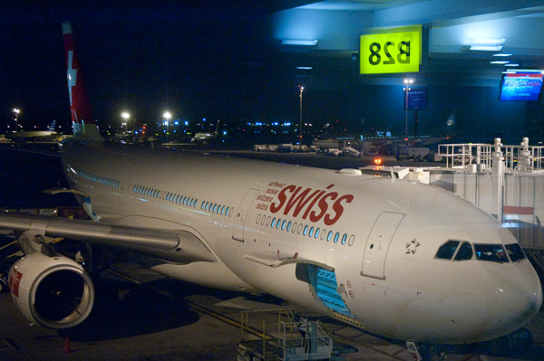SWISS A330-300 an der Gate in JFK