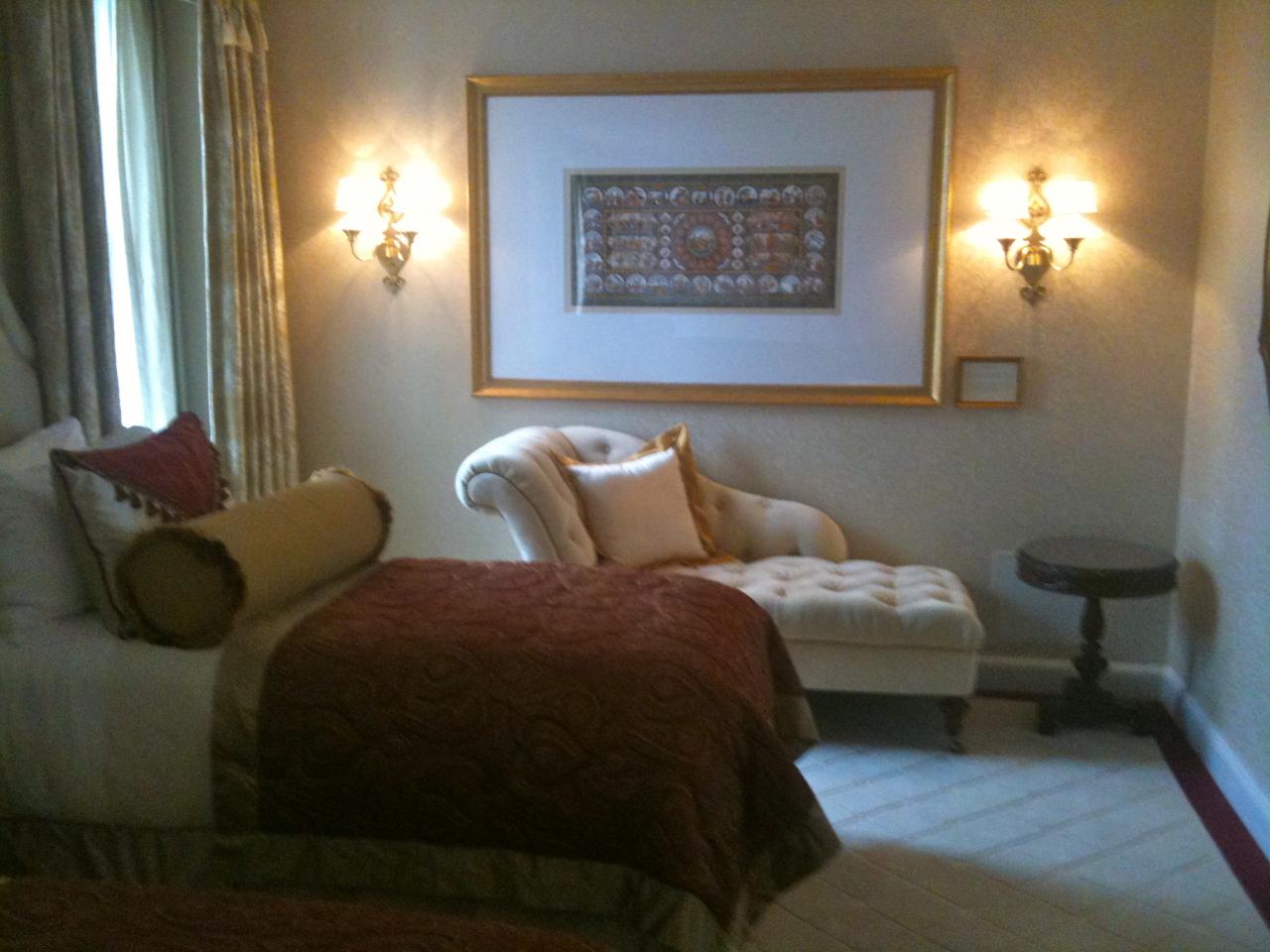 Twin bed room