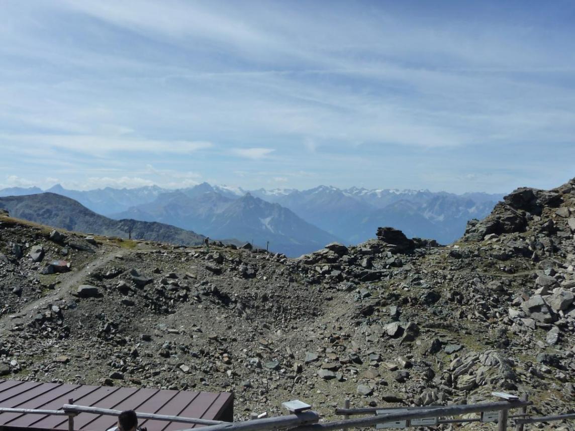 ... und Süden in die Stubaier Alpen.